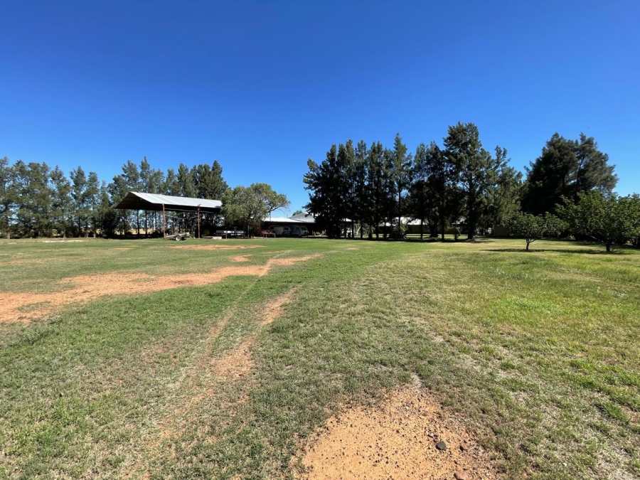 6 Bedroom Property for Sale in Bloemhof Rural North West